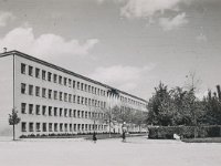 Trg kralja Petra Krešimira IV oko 1943. godine. Državna trgovačka gimnazija